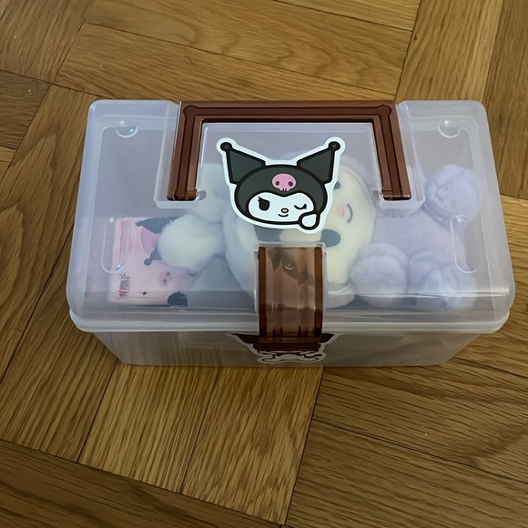 Sanrio Kuromi & Friends Plastic Storage Container & Accessories NEW - Picture 2 of 3